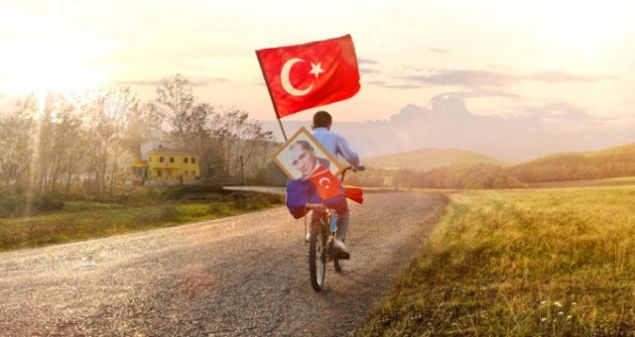 29 EKM CUMHURYET BAYRAMI... Bayram sal gn kutlanacak tatilini pazartesi ile birletirenler hafta sonuyla birlikte toplamda 4 gn tatil yapm olacak.   