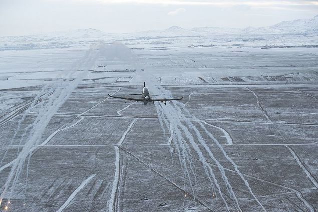 Savunma Sanayii Bakan smail Demir, sosyal medya hesabndan Hrku-C'nin son testine ilikin, 'Hrku eitim ua olma yannda, silahlar ve korunma sistemleriyle yakn hava destei grevlerine de hazr hale geliyor.' ifadesini paylat.  <br>  Hrku-C serisinin son versiyon ua yaklak 5 ton arla sahip olacak ve 1,5 ton faydal yk tayabilecek.  <br>  Lazer iaretleme kabiliyetine sahip mesafe lerli kzl tesi ok bantl kamerayla gndz ve gece gzetleme yaplabilecek Hrku-C, gerektiinde yerli fze ve bombalarla grev icra edebilecek. Hrku-C, 35 bin feet irtifa tavanyla 6 saate kadar havada kalabilecek.     