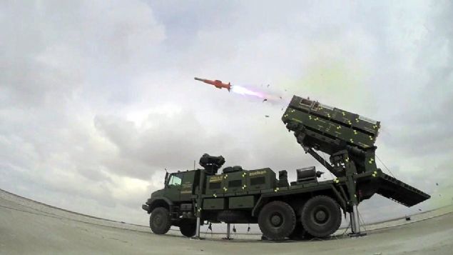 Makine Mhendislii Blm rencileri Ahmet Can uyun, Petek Ellialtolu, Arda Karabey, Tutku Gzelcan, lyas Kocaer, Damla Leblebiciolu ve Berk zgi Dan, Sanayi Odakl Bitirme Projesi etkinlii kapsamnda ROKETSAN iin Dikey At Sistemi zerinde alt.    Savunma alannda Dikey At Sistemi gibi rnlerin yurt iinde gelitirilmesi hem maliyet hem de lkenin kendi taktik ihtiyalarna uygun zmler retilmesi asndan nem tayor.  <br>  Bilkent niversitesi bnyesinde bu ihtiyalardan yola klarak, Dikey At Sistemi'nin prototipinin tasarlanmas, gelitirilmesi ve retilmesine alld. Bu konuda kapsaml literatr almas gerekletirildi. Proje ekibi, mevcut rnlerdeki snrllklar ortadan kaldrmaya ve ROKETSAN'n belirttii gereksinimler dorultusunda tasarm ekillendirdi.     