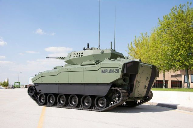 KAPLAN  <br><br>  KAPLAN, balistik malzemelerden, balistik kaynak teknii ile birletirilerek imal edilir. Gvde; su szdrmaz olup, kapaklar ve tapalar su szdrmaz contaldr. G grubu kabini ile geniletilmi src blmesi aracn n ksmnda yer alrken; nianc ve komutan mahalleri aracn orta ksmda bulunur.      