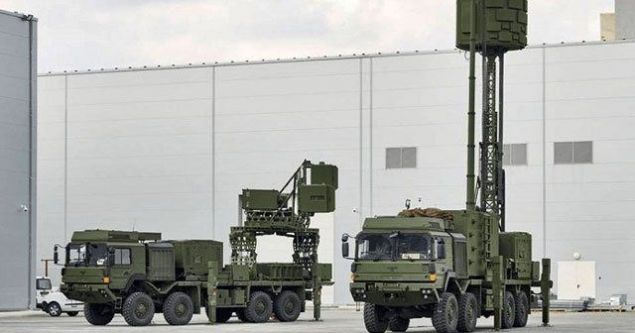 KORAL  <br><br>  KORAL Mobil Elektronik Harp Sistemi, askeri taktik aralara entegre edilen ve geni bir frekans bandnda alan Elektronik Destek Sistemi (KORAL ED) ile Elektronik Taarruz Sistemi'nden (KORAL ET) oluuyor.    