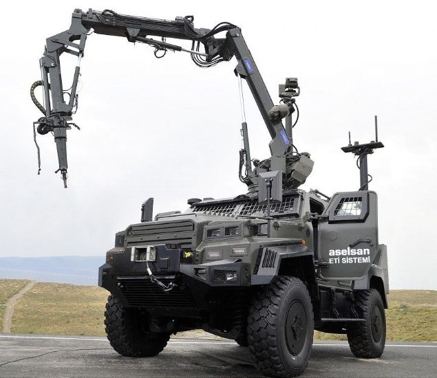 Atlabilir ve bir personel tarafndan sklp taklabilir, gerektiinde uzatlabilir/ayarlanabilir ubuk yardmyla gzetleme ve dinleme yapabilir zellikteki aralar, uzaktan kumandayla kontrol edilebilecek ve grev sresi 2 saati bulacak.    Kategoride yer alan ikinci seviye aralar ise toprak yol, oyuk, maara, menfez, meskun mahal/kapal alan, ok katl bina ii operasyon ncesi keif, gzetleme, tuzak tespiti ve emniyet operasyonlar icra edebilecek.    Atlabilen ve merdiven kabilen, arl 3 kilogramla snrl olacak bu aralar, yksek otonom seviyede, yar otonom ya da uzaktan kumandal olabilecek. 17 santime kadar dik engelleri aabilecek aralar, 2 saate kadar grev yapabilecek.     