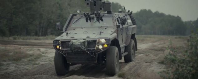 COBRA II  <br><br>  Cobra II Yk Tayc Zrhl Aran stn hareket kabiliyeti, gerek meskun mahalde gerekse krsal alanlarda, her trl zorlu saha koulunda hizmet verebilmesini salyor. Ayrca gerektiinde meskun mahal operasyonlarnda aktif olarak da kullanlabiliyor.    Ara, yk tama amacnn dnda farkl grevler de yerine getirebiliyor. Aracn kasasna monte edilen uaksavar silahyla hem yakn koruma hem de birlikte kendini savunabilecek ate gc salanyor.    Aracn en byk avantajn Cobra II ile ayn platform zerinde gelitirilmi olmas oluturuyor. Bu sayede envanterdeki dier Cobra IIlerle birliklere standart yedek para kullanm kolayl salanyor, dk iletme ve bakm maliyeti sunuluyor.     