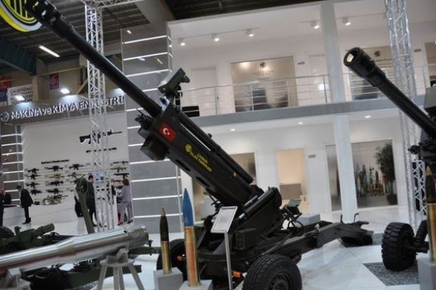 BORAN  <br><br>Klasik mevzilenme prosedrlere ihtiya olmadan hedefe ynelme yapabilen silah kara, hava ve denizden intikal esnasnda konum ve istikamet bilgilerini gncelleyerek 32 ile +44 derece aralnda 8 saat kesintisiz at yapabiliyor.    