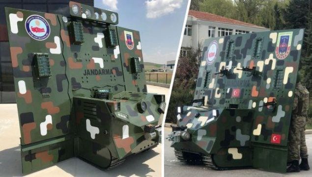 En az 500 metreden kesintisiz olarak kontrol edilip veri aktarm yapabilecek aralar, kontrol paneliyle iki ynl ses iletiimi salayabilecek, belirlenen genilikteki hendekleri ve su birikintilerini aabilecek.    Bu kategorinin birinci seviyesinde keif, gzetleme ve kk apta hafif silahla ate etme yeteneine sahip, azami 500 kilogram arlkta, stn hareket kabiliyetinde sahip aralar gelitirilecek.     