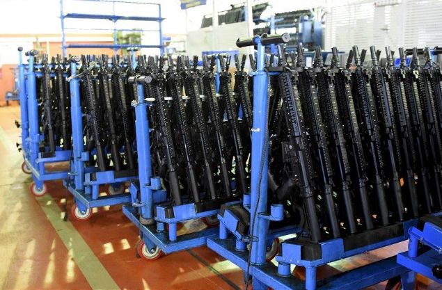 2018'DE 23 BN TANE GNDERLD  <br><br>      Dakikada 850 atm yapma kapasitesine sahip MPT-55'ten 2018 yl ierisinde Cumhurbakanl koruma ekibine, TSK'ya, Emniyet Genel Mdrlne, MT personeli ile dier gvenlik birimlerinin envanterine 23 bin adet gnderildi.    zellikle meskun mahal atmalarnda, komando birliklerinde kullanlabilecek etkili bir yeni nesil piyade tfei olarak ekillendirilen MPT-55, uzun (MPT-55) ve ksa namlulu (MPT-55K) olmak zere iki tip tasarland.     