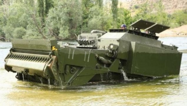 KUNDUZ - AZMM  <br><br>  FNSS tarafndan retilen zrhl istihkam arac, sava srasnda en kritik blgelerde dahi grev alabiliyor.    