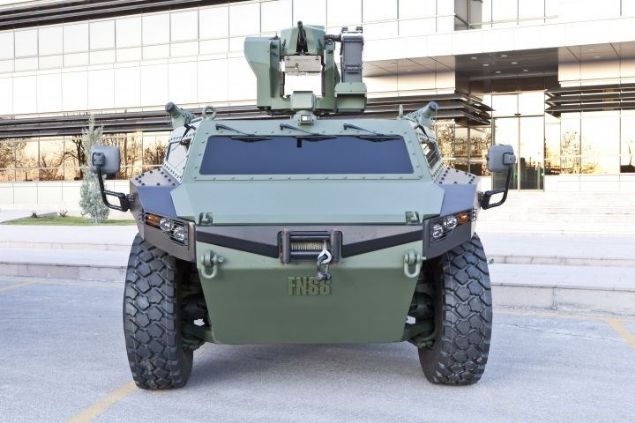 PARS 4X4  <br><br>  Pars, maynlara ve el yapm patlayclara kar korumal olan aracn gvdesi, balistik malzemeden retildi. CH-47 Chinook ar yk helikopteri dahil her trl askeri kargo ua ile tanabiliyor.      