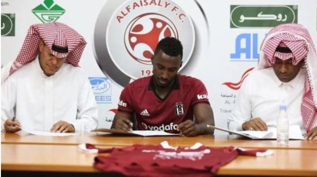   Mohammed Majrashi - Alfaisaly - Suudi Arabistan ekiplerinden Alfaisaly, Mohammed Majrashi'nin s�zle�mesini uzat�rken, oyuncunun imza t�reninde Be�ikta�'�n bordo formas�yla yer almas� dikkatleri �ekmi�ti.    
