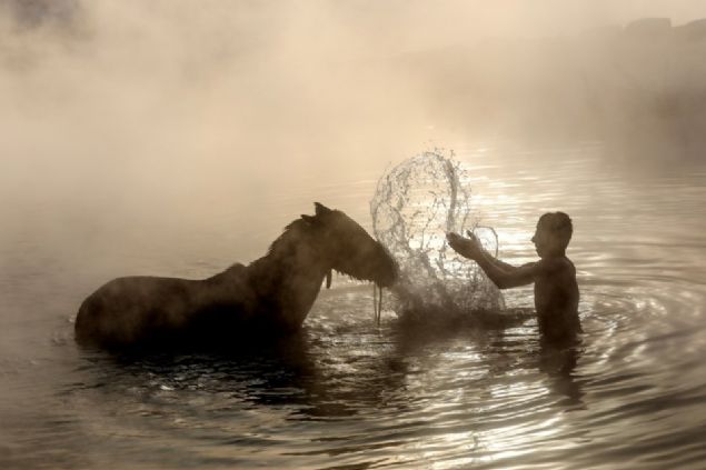                                                                     Zaten burada ekilen birok fotoraf uluslararas dallarda dl alm. Adeta bir fotoraf stdyosu gibi, ok beendik. Bu tr doal gzelliklerin yaps bozulmadan korunmas ve turizme kazandrlmas lazm.' dedi.                                                           