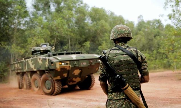                                                                 TSK'nn ihtiyalarndan ihracata  <br><br>  irketin, 20 yllk bir dnemde simlatr alannda dnya irketleri arasna girecek baary elde ettiini belirten Nacar, bu baar yakalanrken denizalt, helikopter, yolcu ua, sava ua, parat ve kara arac gibi ok eitli alanlarda simlatrler retildiini syledi.    Nacar, 'retilen simlatrler Trk Silahl Kuvvetlerinin hizmetine veriliyordu ve Trkiye iindeki ihtiyac karlamaya ynelikti. Son yllarda simlatr ihra eder duruma geldik.' dedi. AV8 Projesi ile ilk kez bir kara arac simlatr rettiklerine dikkati eken Nacar, 'Trkiye'deki yerli platform reticilerinden FNSS tarafndan gelitirilen 8x8 zrhl aracn simlatrn Malezya'ya gndermek zere rettik. Simlatr tamamlandnda Malezya'da konumlandrlacak ve askeri eitim tesislerinde grev yapacak.' diye konutu.                                                        