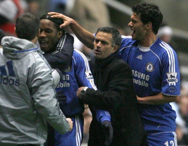                                                                 'PARASINI �DE, KONU�MA!'<br><br>  Abramovich bana kimi istedi�imi sordu ve t�m b�y�k isimler aras�ndan ben 'Drogba' dedim. 'O da kim, nerede oynuyor' dedi, ben de 'Say�n Abramovich, paras�n� �de ve konu�ma' dedim.                                                        