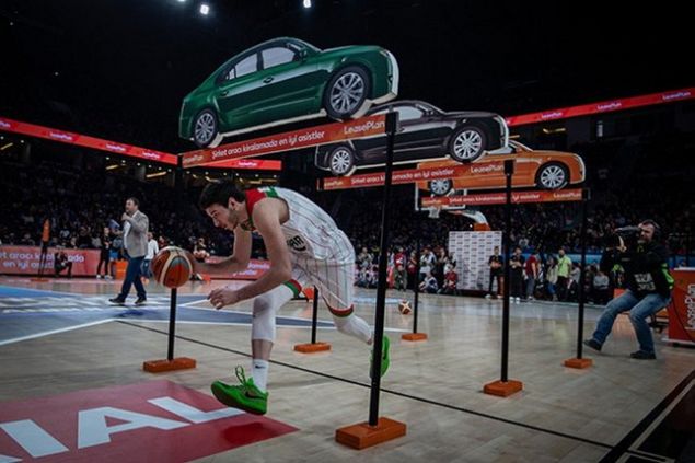                                                                     EN HIZLI EMEKLEYEN BEBEK SELD  <br><br>  Organizasyonun en dikkati eken etkinliklerinden biri, 'Yln En Hzl Bebei'nin seilmesi oldu. Etkinlie emekleme aamasndaki bebekler katlrken, olduka renkli grntler ortaya kt.                                                         