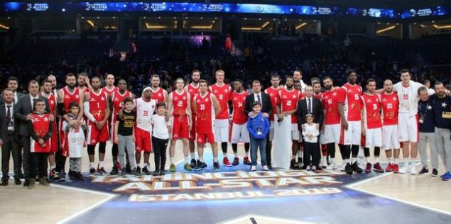                                                                     Birbirinden k basketlerin atld karlamann son eyrei olduka ekimeli geti. Cevher zer'in bitime 26 saniye kala att 3 saylk basketle 147-146 ne geen Asya Karmas, rakibini son hcumda iyi savundu ve man kazanan oldu.                                                         