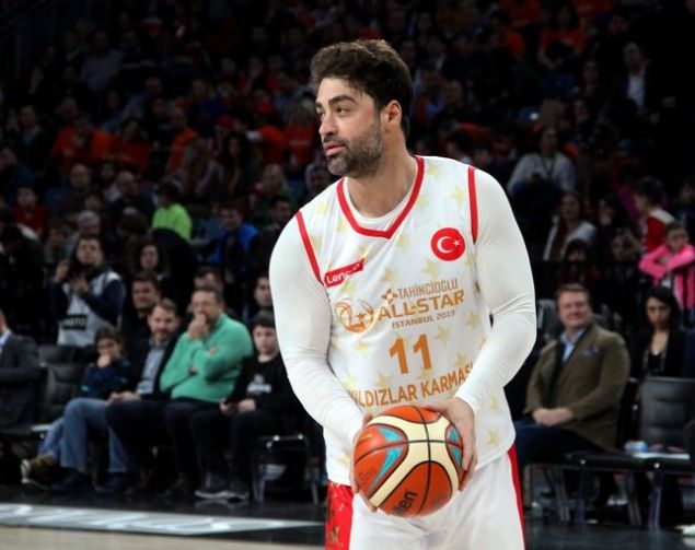                                                                     NLLER PARKEYE IKTI  <br><br>  Organizasyonda Lenovo 3x3 nller Ma anlaml bir ama iin oynand. Sedef Avc, Kvan Kasabal, Bra Pekin, Derya ensoy, Sarp Levendolu, Alina Boz ve Can Yaman'n yer ald ma, Trkiye Bedensel Engelliler Federasyonunun bilgisayar ihtiyacn karlamak iin yapld. te yandan, organizasyonu sanat dnyasndan birok isim yerinde izledi.                                                         