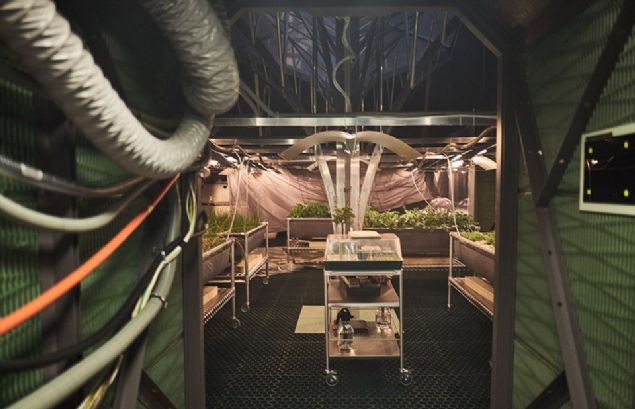                                                                  Fzeyle frlatarak kalkma ilemi yedi dakika srecek. Ama yolculuk burada bitmiyor. Astronotlar ERV (Dnya'ya Dn Arac) ile buluup kenetlenmek iin yrngeye oturma manevralar yapacaklarndan daha fazla yakt harcayacaklar.                                                         