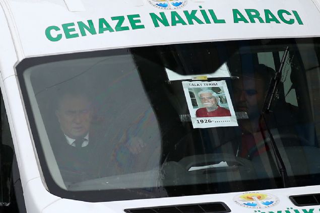                                                                 Fatih Terim, bugn saat 11.30 sralarnda babasnn cenazesini hastane morgundan teslim ald.                                                         