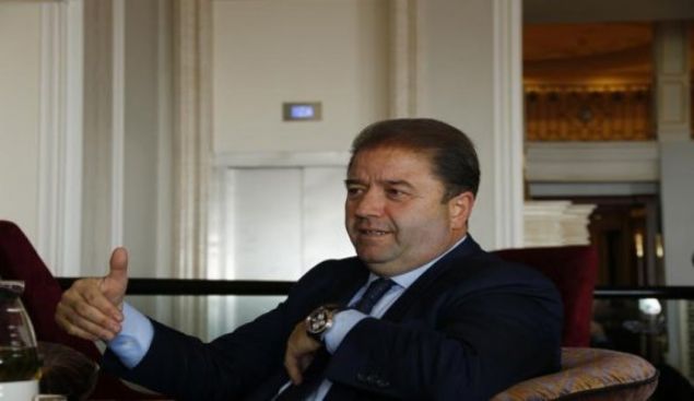   120 milyon TL deerinde olan otel 6 kattan oluuyor ve denize sfr konumda bir plaj bulunuyor. Bin 231 metrekare arsa zerinde kurulu otel ile arsasnn Palmiye Turizm A adna tapu kayd 02.08.2017de yaplm. Marmaris Kemer altnda bulunan Aurasia isimli otel deerinin tapuda dk gsterilerek vergi karld ve kamunun zarara uratld iddia ediliyor.   