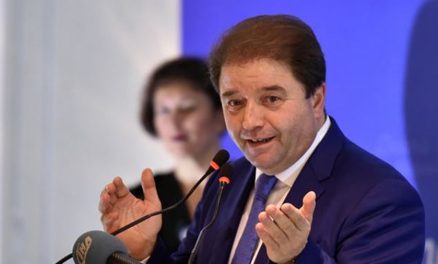  Eski kars Serpil Dinayn da Kadkyde 2 milyon lira deerinde bir rezidans ile Maltepe Glsuyunda 1 milyon 100 bin TLlik arsas bulunuyor. Serpil Dinayn bu mlklerin edindii tarih ise 2016 ile 2017 yllar aras.     