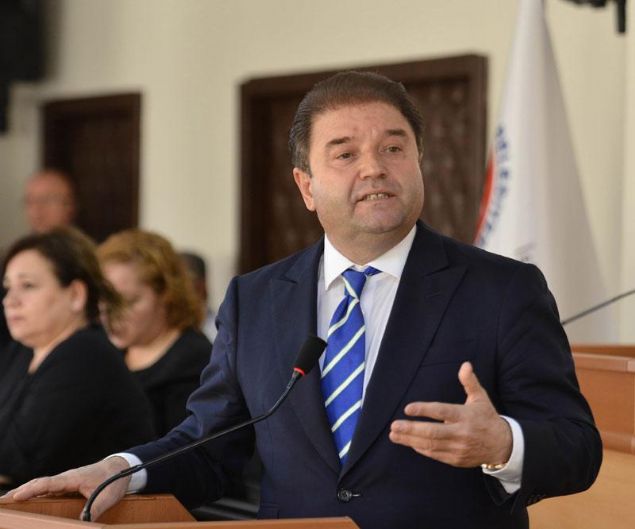   TOPLAMI 184 MLYON  <br><br>  CHPli Maltepe Belediye Bakan Ali Kl seildikten sonra kendisi, eski ve yeni eleri, kz, kardei ile teyzesinin olunun adna son drt yl iinde tam 184 milyon 350 bin TLlik gayrimenkul edindi.    