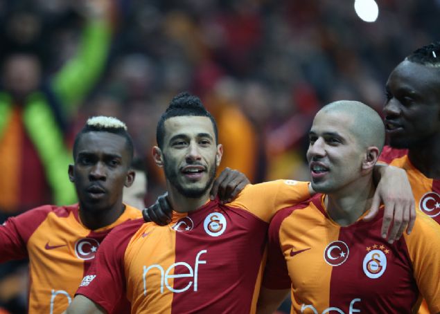                                                                 �lk yar�n�n kalan k�sm�nda ba�ka gol olmad� ve Trabzonspor kar��s�nda Galatasaray ilk 45 dakikay� 2-1 �nde kapatt�.                                                        