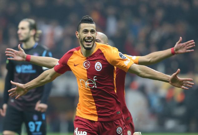                                                                 �K�NC� YARI DA GOLLE BA�LADI! Y�NE BELHANDA  <br><br>  Trabzonspor Teknik Direkt�r� �nal Karaman ikinci yar�ya oyuncu de�i�ikli�i ile ba�lad�. Bordo mavili ekipte Zargo Toure ��karken oyuna Abd�lkadir Parmak girdi. Galatasaray ise ilk yar�daki 11 ile sahaya ��kt�.                                                        