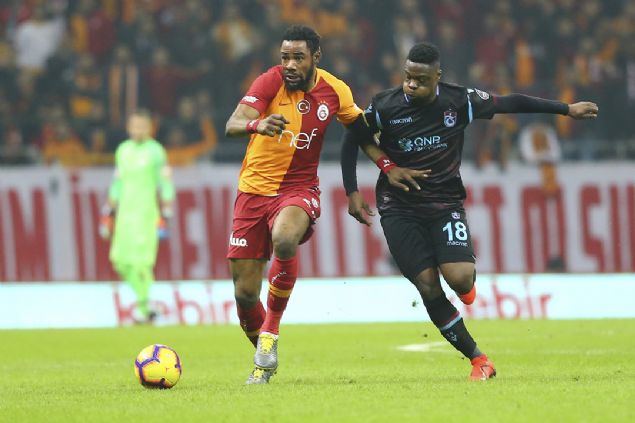                                                                 BELHANDA'NIN �UTU SAVUNMADAN A�LARLA BULU�TU  <br><br>  M�cadelenin 45. dakikas� oynan�rken Younes Belhanda, topla sol kanatta bulu�tu. Belhanda ceza sahas� �izgisine do�ru topla ilerledikten sonra etkili bir vuru� ��kard�. Belhanda'n�n �utunda top savunmadan da sekerek a�larla bulu�tu. Galatasaray, 45. dakikada Younes Belhanda'n�n gol�yle Trabzonspor kar��s�nda 2-1 �ne ge�ti.                                                        