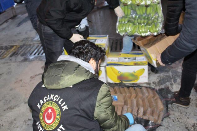 Uluslararas sularda balayan takip geminin stanbul Ambarl Limanna gelmesine kadar koordineli olarak aralksz srdrld. Bahse konu geminin Ambarl Limanna yanamasna mteakip, gemi ve ykleri, Gmrk Muhafaza ekiplerince gerekli gvenlik nlemleri alnarak dedektr kpekler, X-Ray tarama sistemleri, videoskop ve dier teknik cihazlarla arand.    