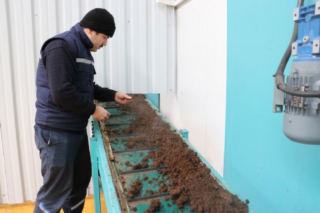 Yani bizim rettiimiz organik gbre sayesinde l topranda domates yetitirilebiliyor. Avrupa Birlii ve ABD'nin dahi organik tarm ynetmeliklerine uygun olarak gbre retmekten gurur duyuyoruz.' deerlendirmesinde bulundu.  