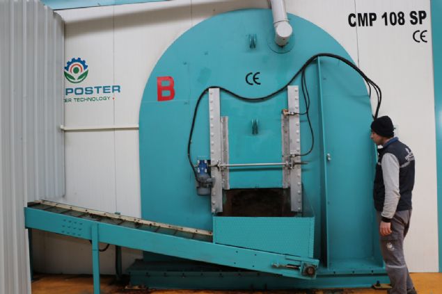  'Harap olan topraklarmz tekrar canlandrmak iin bir alma balattk. Bunu da baardk. Bu makineden 4 tane daha deiik tesislerde kurduk. Zeytin posas, prinas, sera ve bahe bitki atklarn da kompost hale getirebiliyoruz. Orta Dou'da l ortamnda tarmla ilgili ciddi bir uyan var. Onlar da o ortamda domates, biber ve sebze yetitiremedikleri iin bize bavurdular. u anda Katar, Suudi Arabistan, Umman, Birleik Arap Emirlikleri, Tunus ve Fas'ta bu gbreyle retim balad.'  