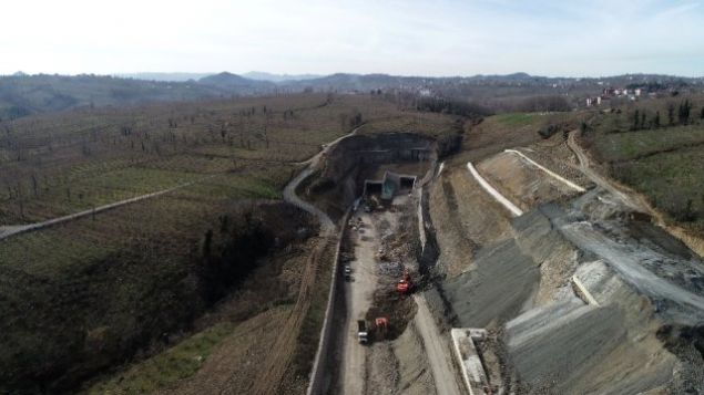                                                                 Bunun ikinci blm de devam edecek. Bu erevede bakld zaman devletimizin, Cumhurbakanmzn gsterdii Karadenize zg ihtimam bizi de ok rahatlatt. Bundan sonraki srete biz gl desteimizi esirgememeliyiz. Cumhurbakanmz da zaten Karadenizin en zel yeri olan Orduya desteini hibir zaman esirgemedi.                                                         