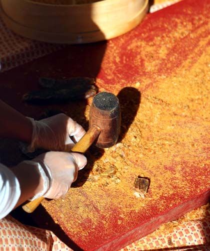 Bugne kadar ihracat belgelerinin olmad iin baz firmalar  araclyla rn yurt dna gnderdiklerini anlatan Yall, 'hracat belgesini  aldk. Bu ay balk ve balk yumurtasn kendimiz ihra edeceiz.' ifadelerini  kulland.    