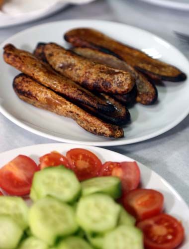 'BALIK YUMURTASI RABET GRYOR'  <BR><BR>   lke genelinde mumlanm balk yumurtasnn byk rabet grdn  belirten Yall, 'Kurutulup tlen balk yumurtas tozu, zellikle talyanlarn  ve Amerikallarn ok rabet gsterdii bir rn. Bu rn zellikle spagettide  ve birok yemek rnlerinde kullanyorlar.' dedi.  