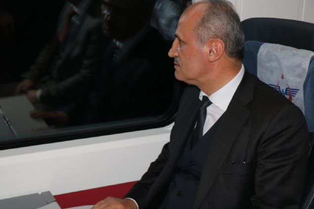 Turhan, stanbul'da hayata geen ulam projelerinden bahsederek, banliy hattnn stanbul iin sadece bir demiryolu hatt olmadn, ehrin tm rayl sistemlerini birletiren ana omurgas olduunu bildirdi.  