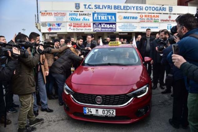  Cumhur ttifak Silivri Belediye Bakan Aday Volkan Ylmaz ve AK  Parti Silivri le Bakan Mutlu Bozolu ile beraber geldii ile tekilatnn  bulunduu caddede, vatandalar tarafndan cokuyla karlanan Yldrm, burada  yapt konumada, Silivri'nin gnl belediyeciliini bilen bir ile olduunu  syledi.   
