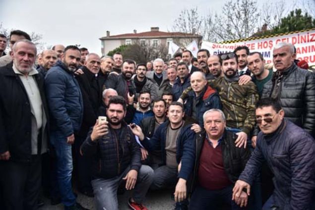 Yldrm, 'Makamlar gelip geicidir, nemli olan insanlktr, nemli  olan ho bir sada brakmaktr. 16 yl boyunca Trkiye'nin her kesinde ok gzel  hizmetleri Cumhurbakanmz Recep Tayyip Erdoan ile birlikte yaptk.' dedi.   