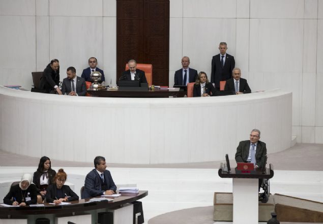  Deniz Baykal'n ei Olcay Baykal, kz Asl Baykal, Eski TBMM Bakan Hikmet etin, baz milletvekilleri, ankaya Belediye Bakan Alper Tadelen de yemini izledi. 