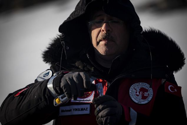                                                                 Bakan Varank ilk verileri inceledi  <br><br>  Bu arada, Sanayi ve Teknoloji Bakan Mustafa Varank da meteoroloji istasyonu kurulum almalaryla ilgili gelimeleri yakndan takip ederek, bilgi ald. Varank, istasyondan gelen ilk verileri de inceledi.                                                          