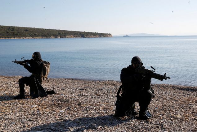                                                                 Ardndan SAS ve SAT timlerinin mayna yerletirdii fnye patlatlarak mayn etkisiz hale getirildi.                                                        