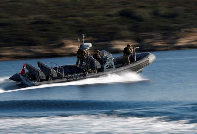                                                                 Anadolu'yu evreleyen Karadeniz, Ege ve Akdeniz'de ayn anda 103 sava gemisinin katlmyla gerekletirilen 'Mavi Vatan-2019' tatbikatnn Foa blmnde, senaryo gerei dman topra olan Hekim Adas'na amfibi karma harekat balad.                                                       