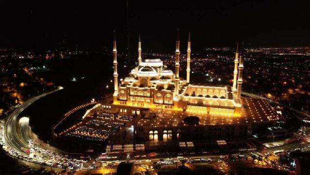 'Muhte�em bir eser oldu. �ncelikle Say�n Cumhurba�kan�m�za b�yle bir eseri g�zel �stanbullumuza kazand�rmak i�in ortaya koydu�u irade dolay�s�yla te�ekk�r ediyorum.  