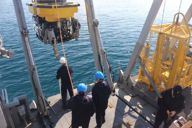 Tatbikat kapsamnda blgeye hava yolu ile intikal eden Denizalt Tahliye ve Kurtarma Yardm Timi, TCG Alemdar zerinde tbbi triyaj ve tedavi alanlar, hasta youn bakm nitesi ile basn odas alanlarn donatt. 