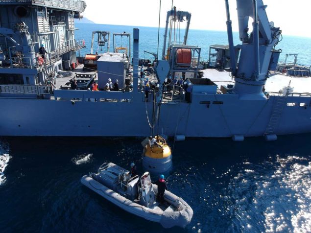 Temsili dman plajnn temizlenmesinin ardndan botlara binen amfibi deniz piyade birlikleri, adaya karma yapt. 