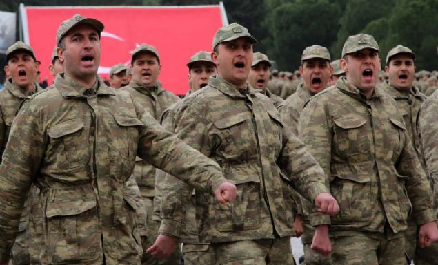 Bedelli askerliin kalc hale getirildiini belirten Akar, herkesin bir ay temel askerlii yapacan ve zorunlu askerliin alt aya indirileceini belirtti.    