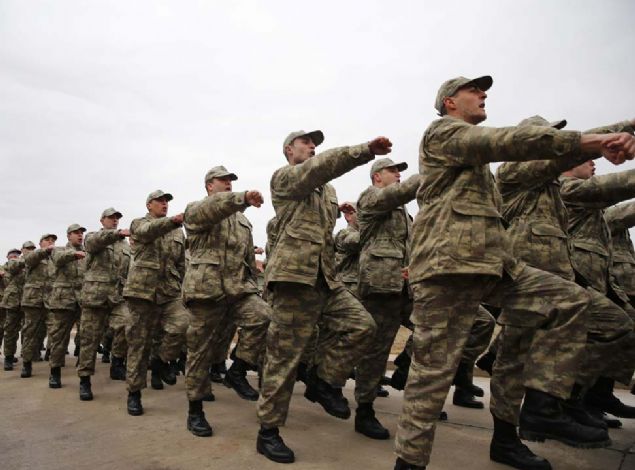 Milli Savunma Bakan Hulusi Akar'n aklamalarndan baz satr balar:  <br><br>    '(Yeni askerlik sistemi) zerinde ok altmz, olabildiince modern verileri kullandmz bir alma.'     