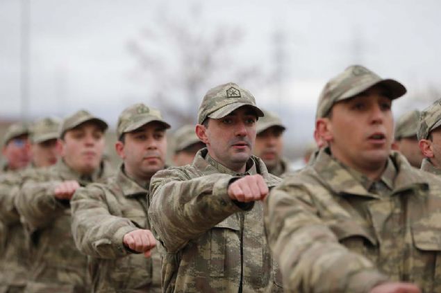 'Hem erba ve erler hem bedelli olanlar bir ay temel eitim yapacak. Bunun sonunda bedelliye ayrlanlarn askerlikle ilikisi kesilecek.'     