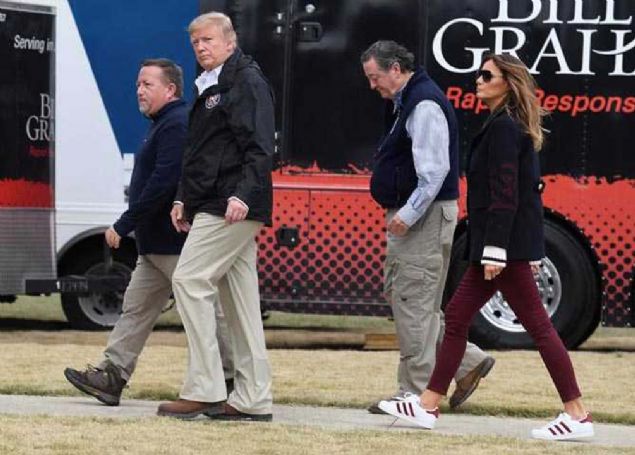 ABD Bakan Donald Trump ve First Lady Melania'nn haftasonu, geen hafta kasrgann vurduu Alabama eyaletine gerekletirdii ziyaret, bir dizi komplo teorisinin fitilini ateledi. 