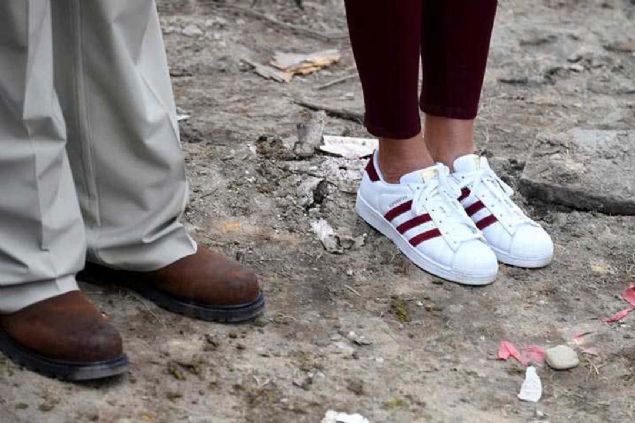 Ayrca 'dublr'n Melania gibi yksek topuklu ayakkab giymedii ifade edildi.   