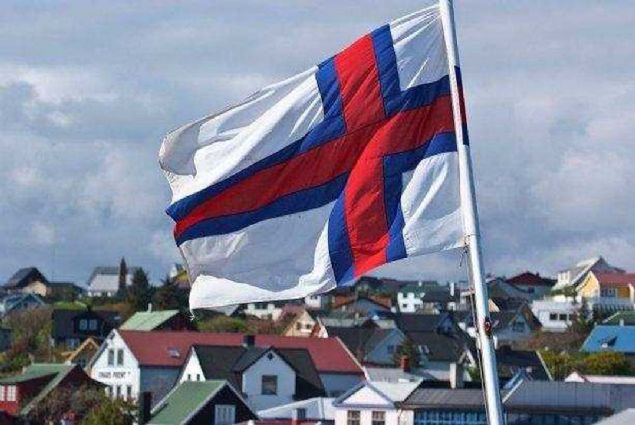 Faroe Adalar  <br><br>  3 Trk yayor. 