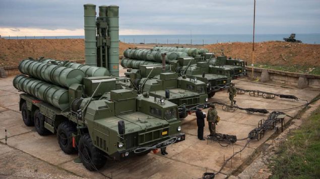 Her bir S-400 karadan havaya fze sistemi tek seferde 36 hedefe ulaabilir. S-400, farkl kalk arlklar ve at menzili ile drtden fazla fze tipiyle seici olarak alabilen ve bylece ok katmanl savunma salayan tek sistemdir.       